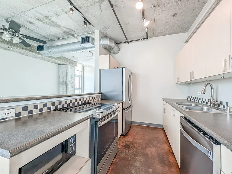 2000 Bagby St #7417 — Photo 4