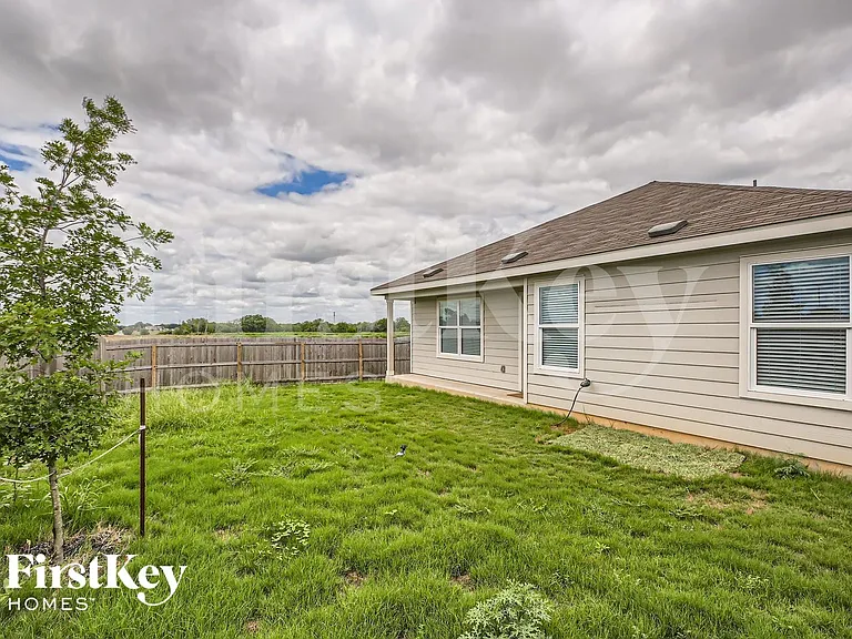 1204 Treehouse Ln — Photo 27