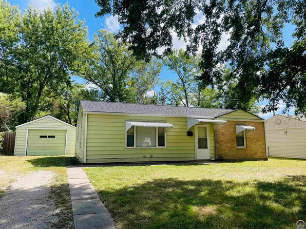2220 SW Winterwood Ln, Topeka, KS 66614
