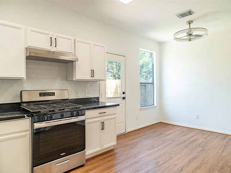 16327 Woma Ct — Photo 17