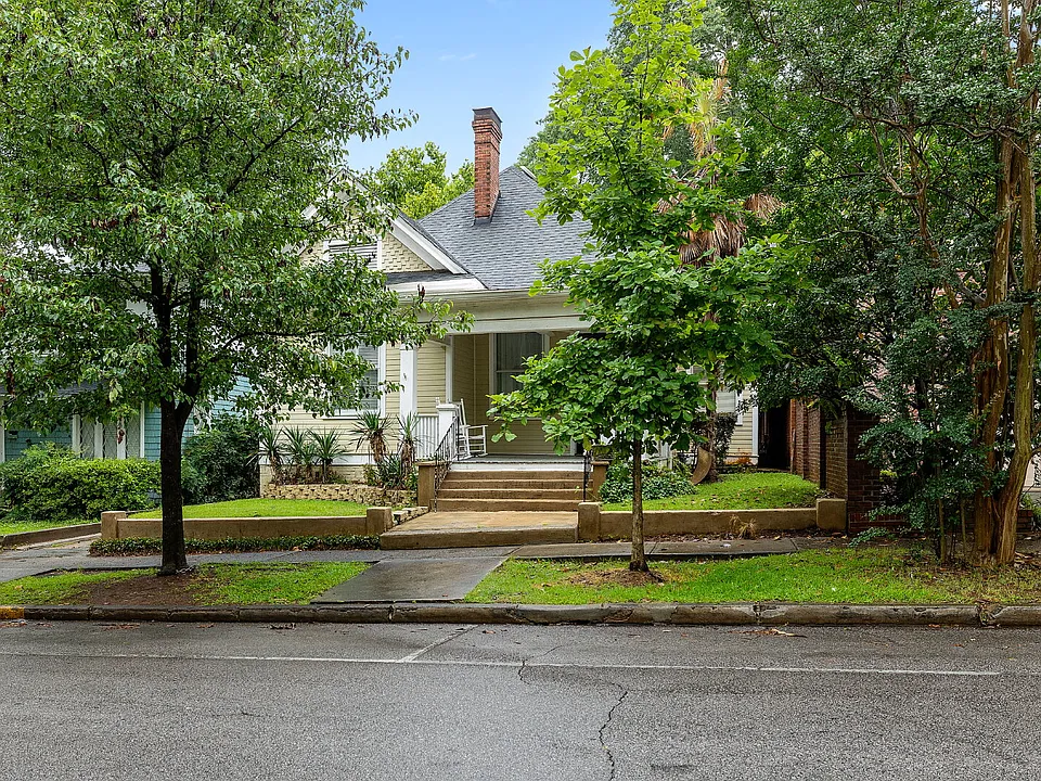 921 Laurens St