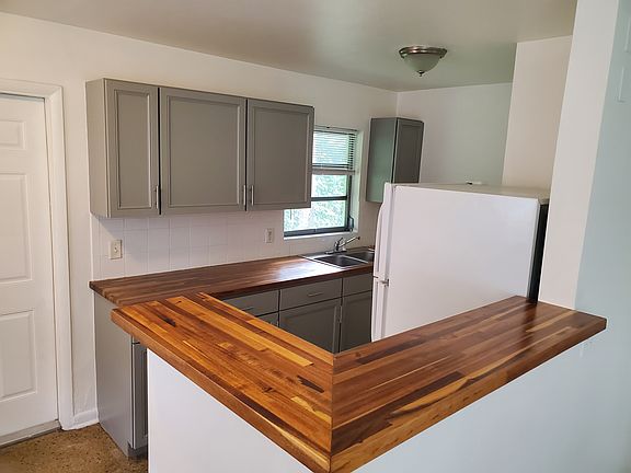 3rd image of 729 S Indian River Dr APT 4