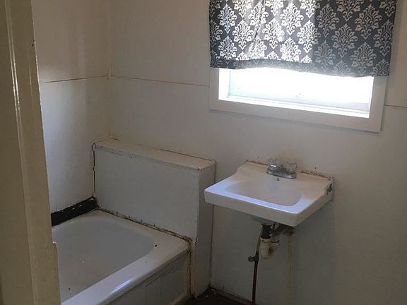 3rd image of 2236 Aragon St