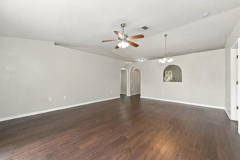 3 bed, 2.0 bath, 1264 sqft, $2,060 — Photo 4