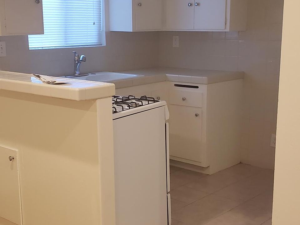 1st image of 16004 Cantlay St APT 8