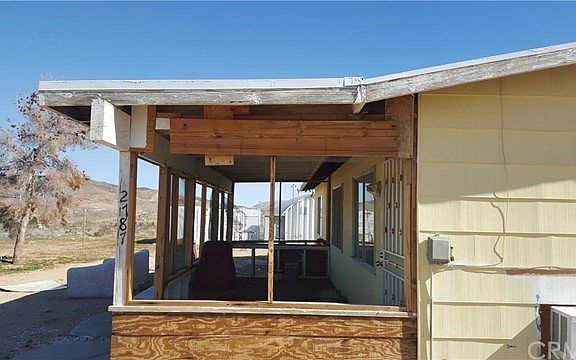 patio is missing all screens