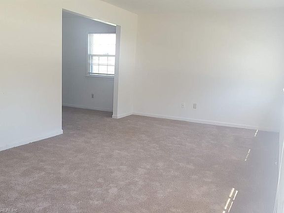 4th image of 402 Savage Dr Unit H