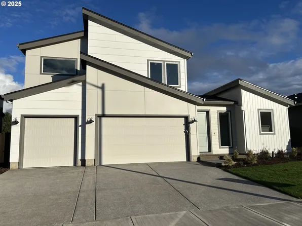 3076 Olympic St #17, Woodburn, OR 97071