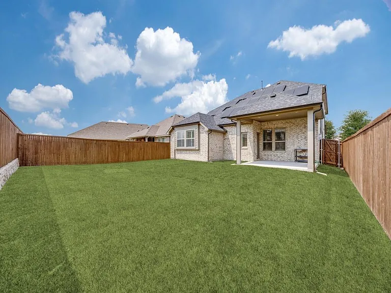 808 Mathew Dr — Photo 10