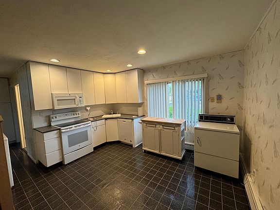5th image of 69 Tiptop Ln