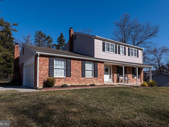 3rd image of 102 Meriden Dr