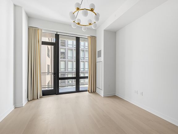 5th image of 77 Charlton St APT N7e