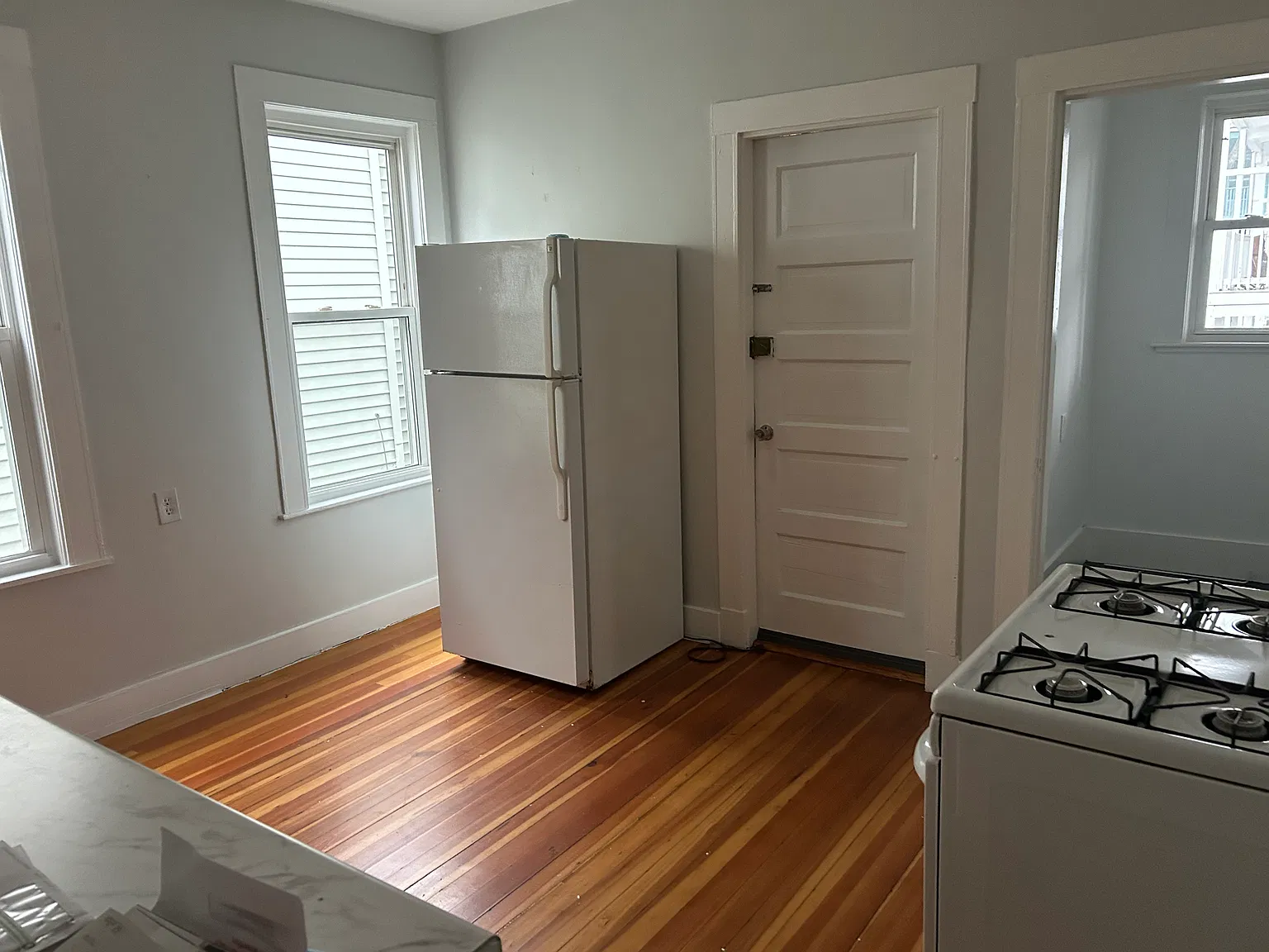 3 bed, 1250 sqft, $2,600 — Photo 2