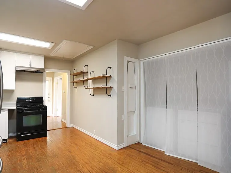 4903 Caswell Ave — Photo 5