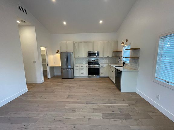 4th image of 349 N Vista Bonita Ave