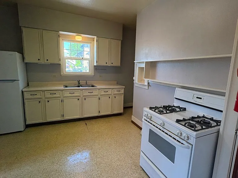 324 W Spruce St #328 — Photo 4