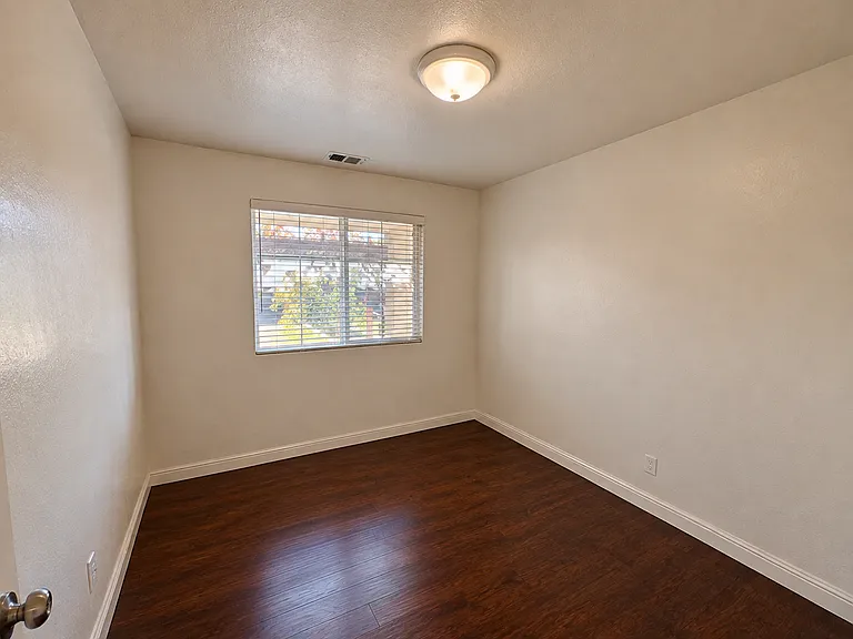 3290 N Vista Ave — Photo 9