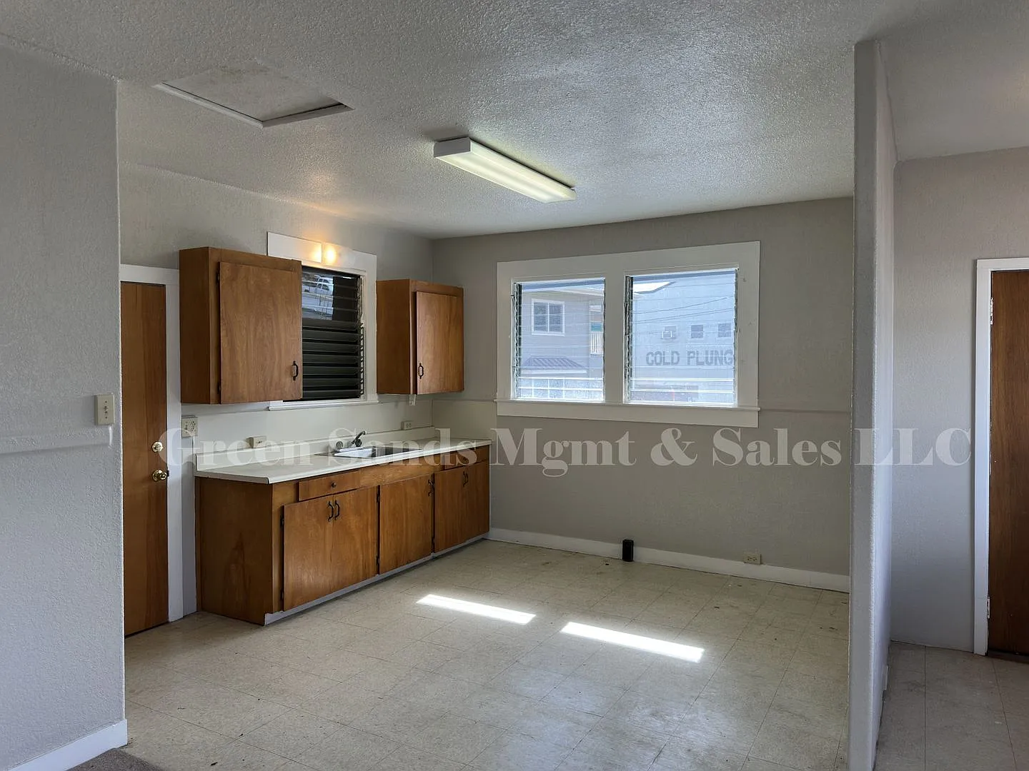 Convenient Location in Hilo — Photo 3