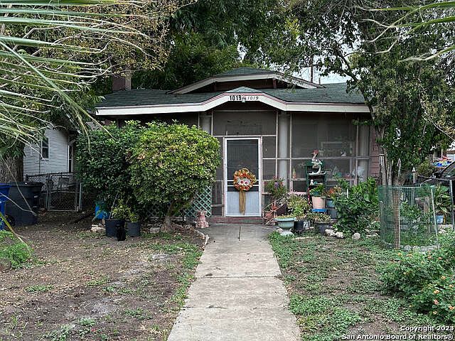 1st image of 1019 W Russell Pl