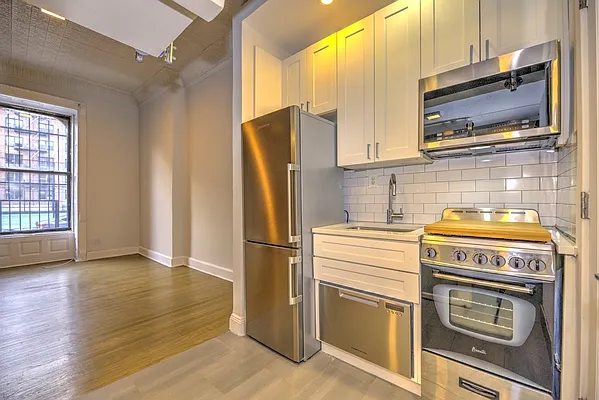 Rented by Bond New York | media 23