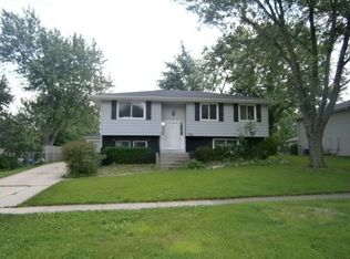 1335 Concord Ln, Schaumburg, IL 60193