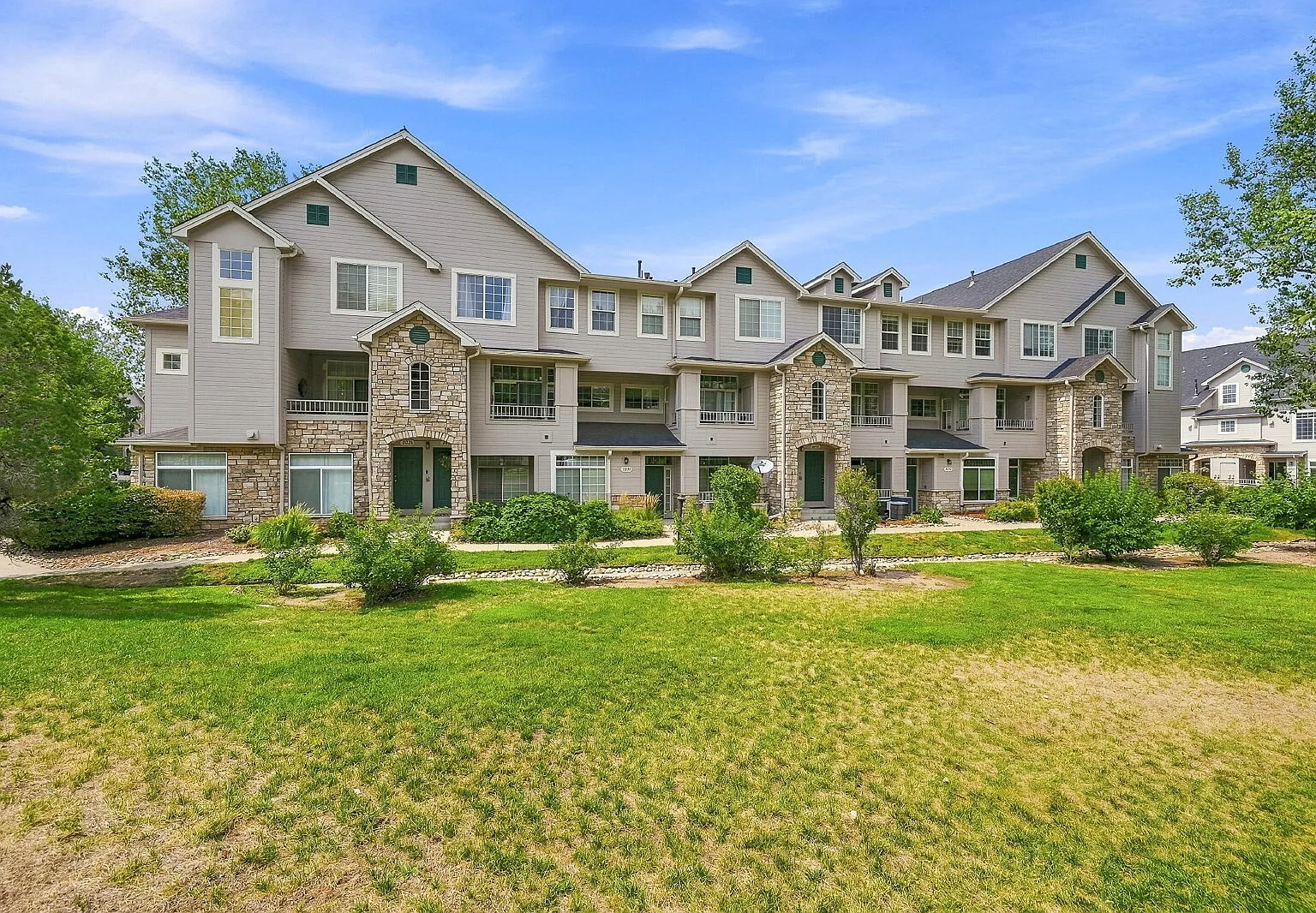 2 bed, 2.5 bath, 1316 sqft, $1,931 — Photo 1