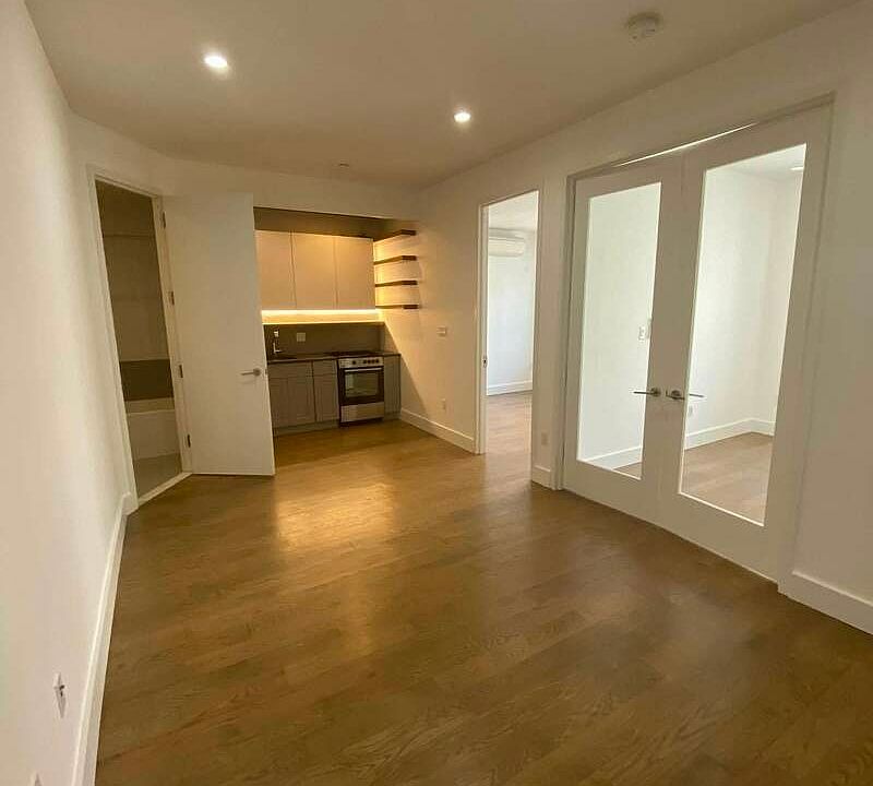1st image of 85 Montrose Ave #2N