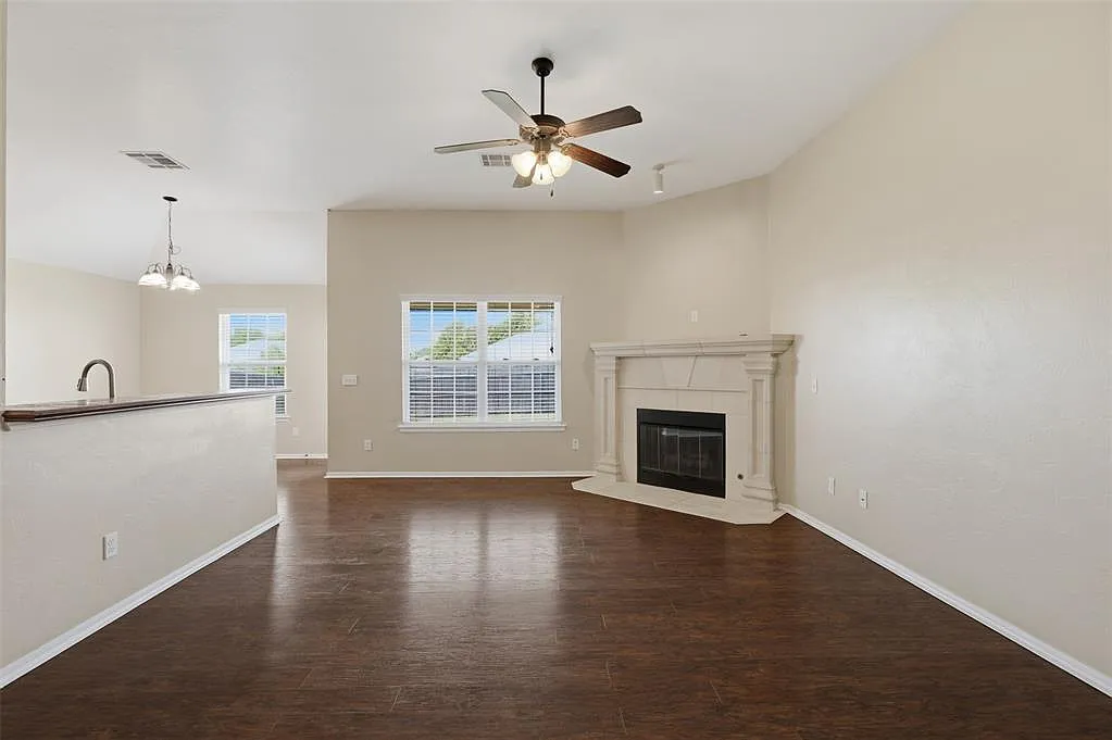 3 bed, 1400 sqft, $1,650 — Photo 4