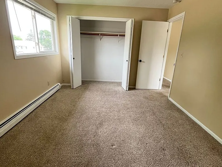235 W 1st St — Photo 11