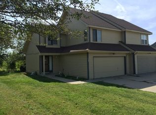 1105 Grenoble Dr, Bellevue, NE 68123