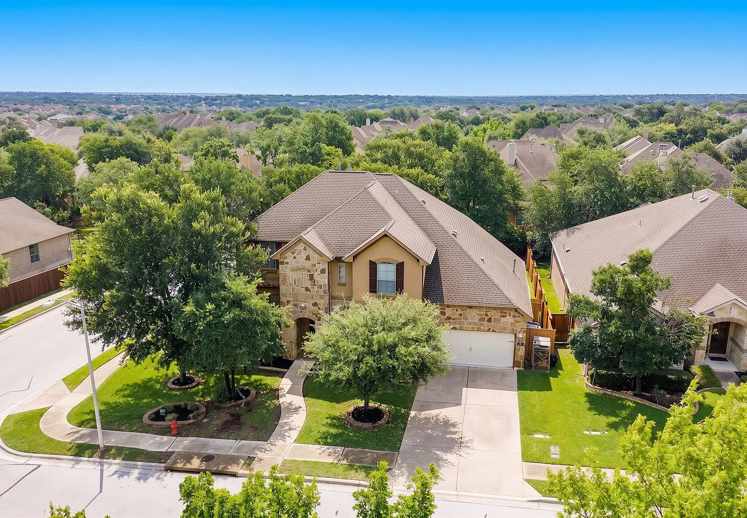 4 bed, 2.5 bath, 3460 sqft, $3,900 — Photo 3