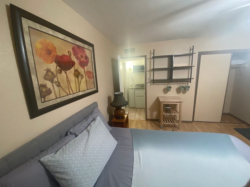 1st image of 2601 W Roveen Ave