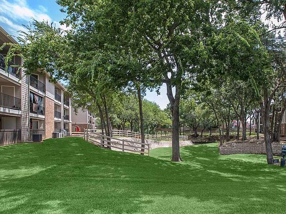 4th image of 2408 Forest Oaks Ln #105