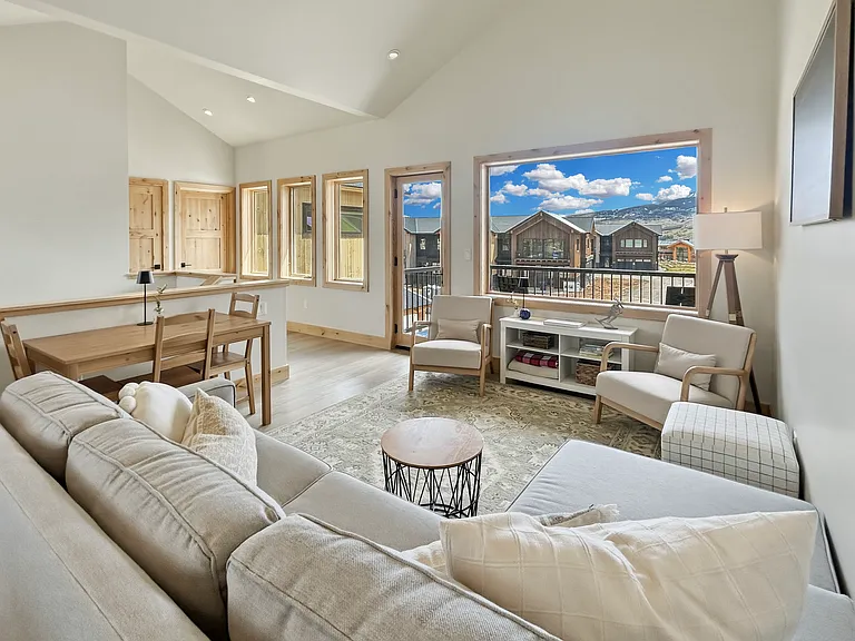 Spacious living and dining area