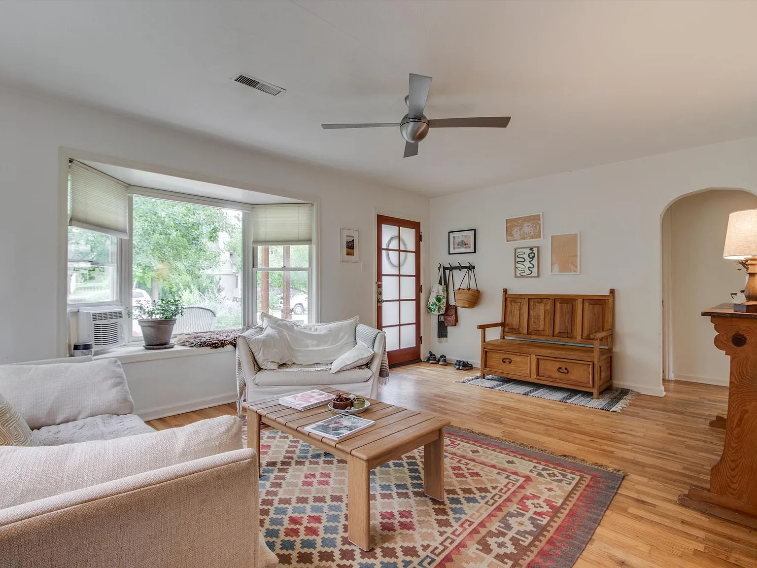 810 Hawthorn Ave — Photo 3