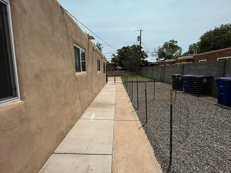 624 Alcazar St SE — Photo 17