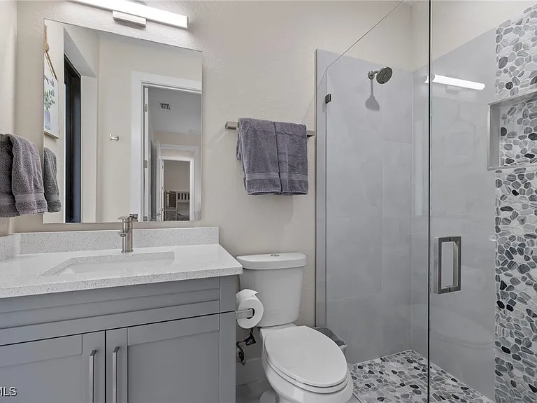 1137 SW 18th Ct — Photo 19