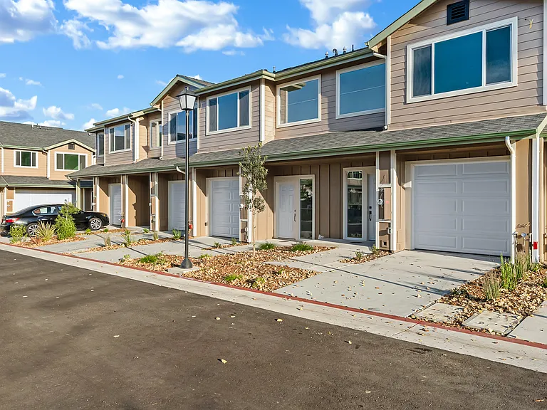 42 Kamilah Deyn Cir — Photo 25