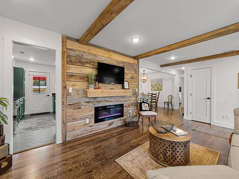 235 Royal Pines Dr — Photo 10