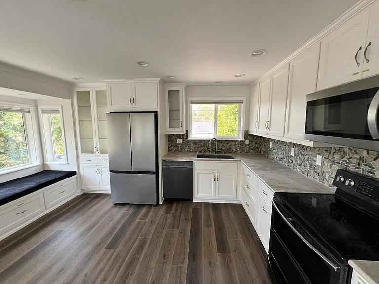 750 E 27th Ave — Photo 4