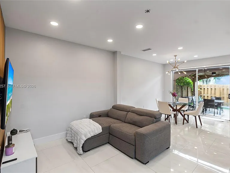 10151 NW 32nd Ter — Photo 11