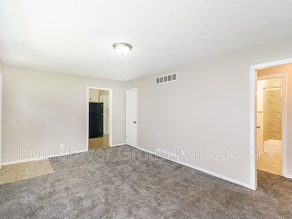 4th image of 5604 E 101st St