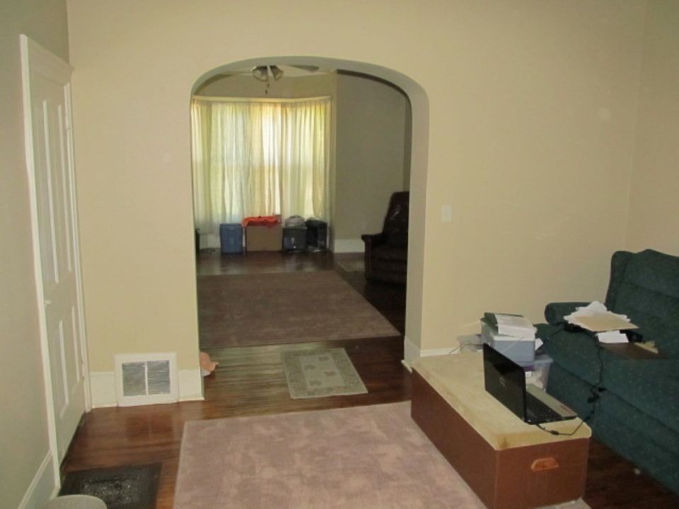 1003 looking to dining room