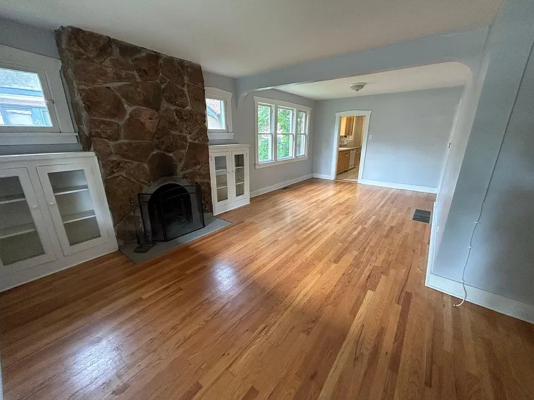 2225 S Logan St — Photo 6