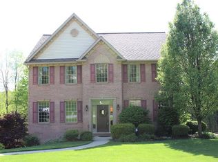 126 Walnut Ridge Dr, Beaver Falls, PA 15010