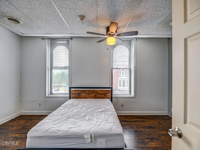 105 W Main St #3RDFLAPT2 — Photo 19