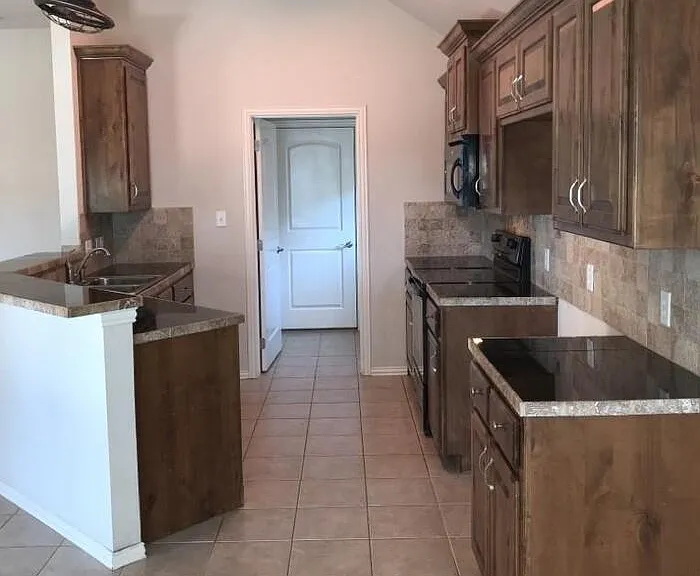 1005 Winding Rd — Photo 9