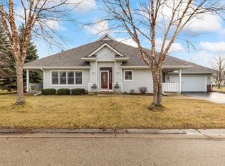 517 Sutherland Cir, Oconomowoc, WI 53066