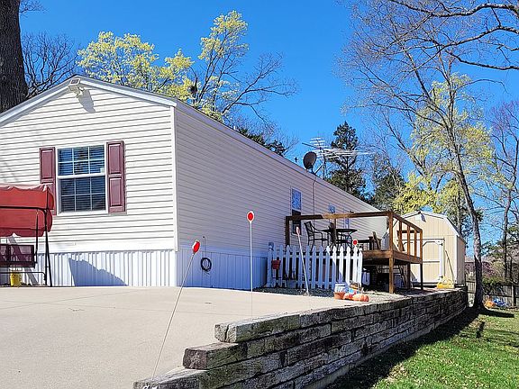 5th image of 85 Shoreline Ln