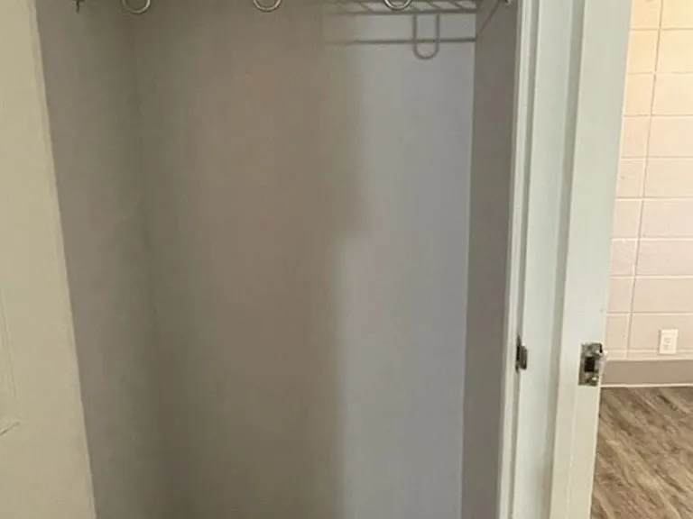 Apartment off 28th and Clyde Park Available — Photo 42